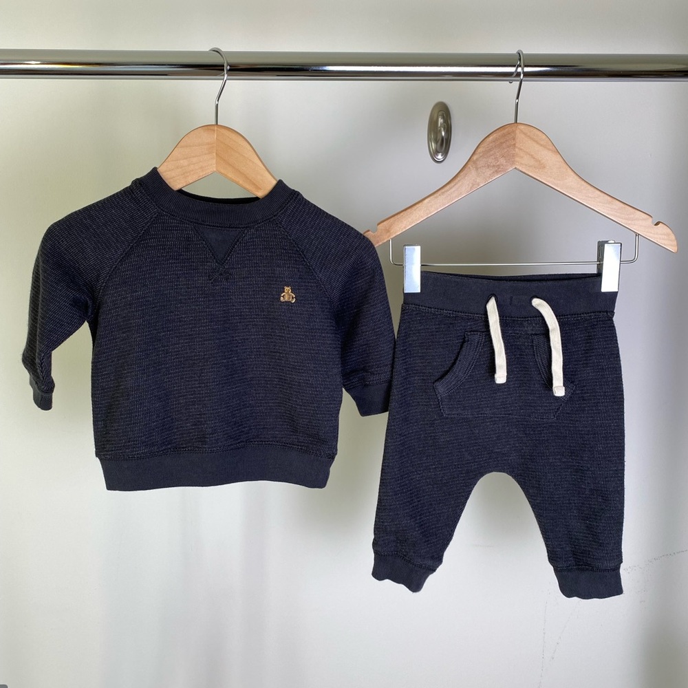 Baby Gap sweatsuit outfit, Size 3-6M. Like new!